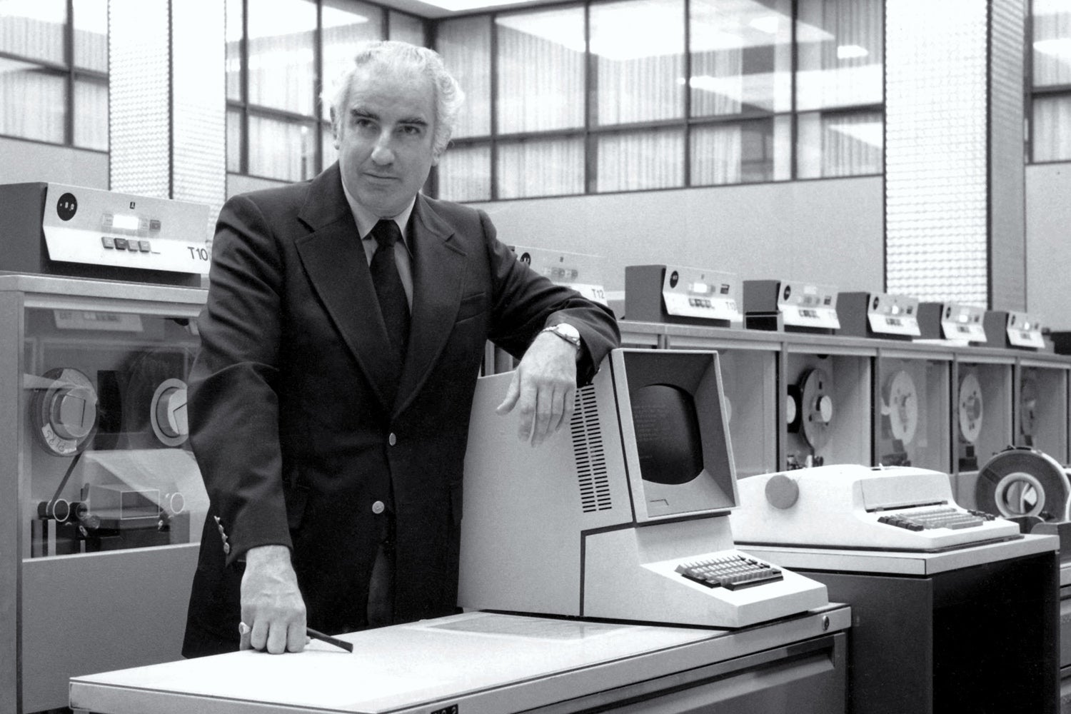 photo of Wes Graham beside the IBM 360 Model 75